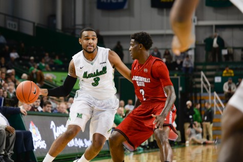 GALLERY: Men’s basketball moves to 2-0