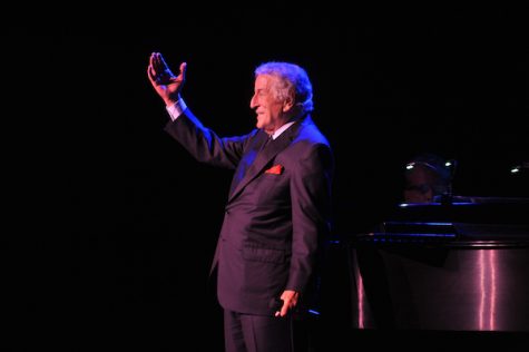 Tony Bennett earns standing ovation after Keith Albee performance