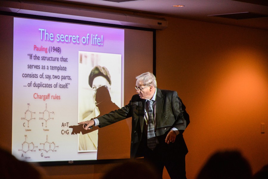 World-renowned+astrophysicist+Dr.+Mario+Livio+speaks+to+a+full+audience+Wednesday+in+the+Memorial+Student+Center+Room+BE5.+Livio+was+a+special+speaker+invited+on+behalf+of+the+Soceity+of+Yeager+Scholars.