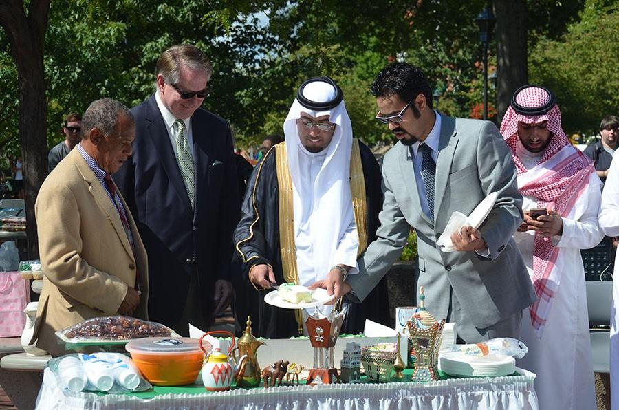 Mayor celebrates Saudi Arabia day.