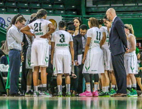 Women’s basketball team assists the community
