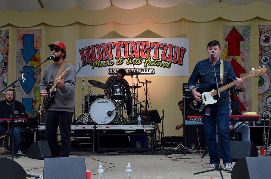 Ona plays at Huntington Music and Arts Festival September 2015 in Ritter Park.