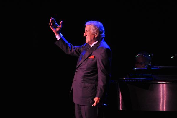 Tony Bennett earns standing ovation after Keith Albee performance