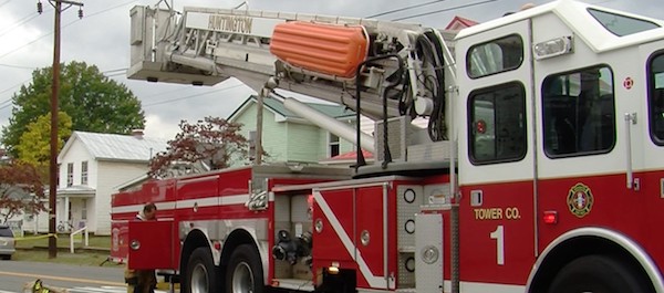 Firefighters contain Eighth Avenue apartment fire