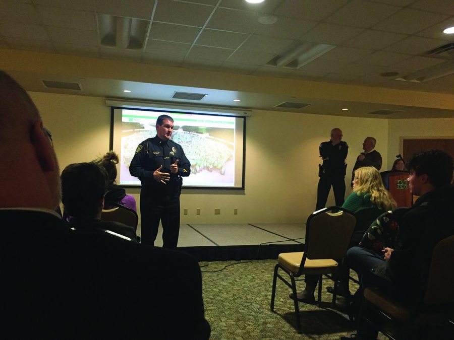 Lt. Dick Parker, officer with MUPD, addressed the crowd
at the active shooter training on campus Monday.