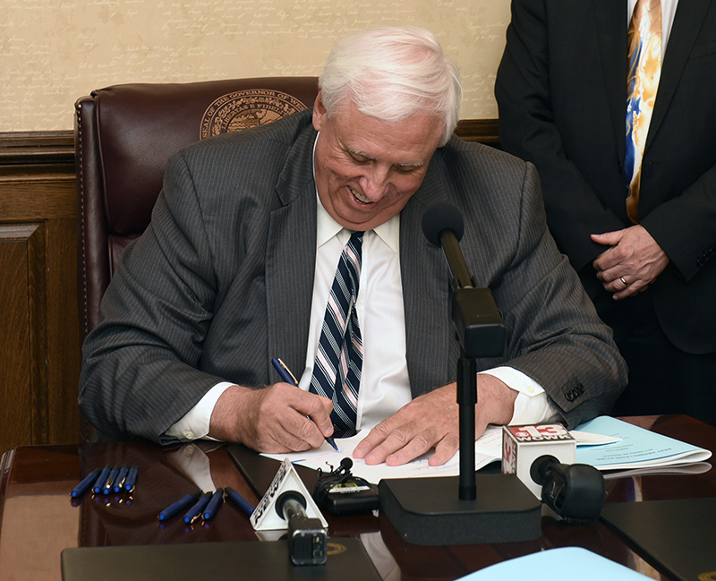 Gov. Jim Justice signed the Medical Cannabis Act (Senate Bill 386).  The Governor was joined for the bill signing by two of the initiative’s primary supporters, Sen. Richard Ojeda and Del. Mike Pushkin.