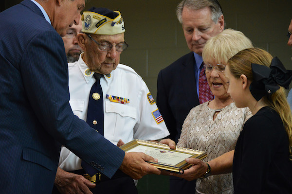 Sen. Manchin awards Purple Heart to Pearl Harbor veteran