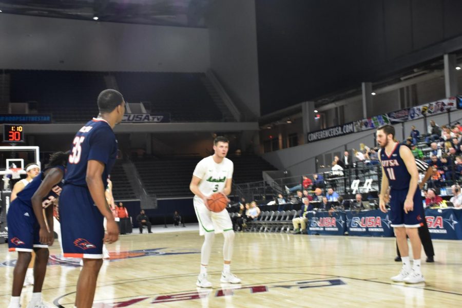 Jannson Williams (3) prepares to shoot a free throw during Marshalls 95-81 win over UTSA. Williams was 2-for-4 from the line.