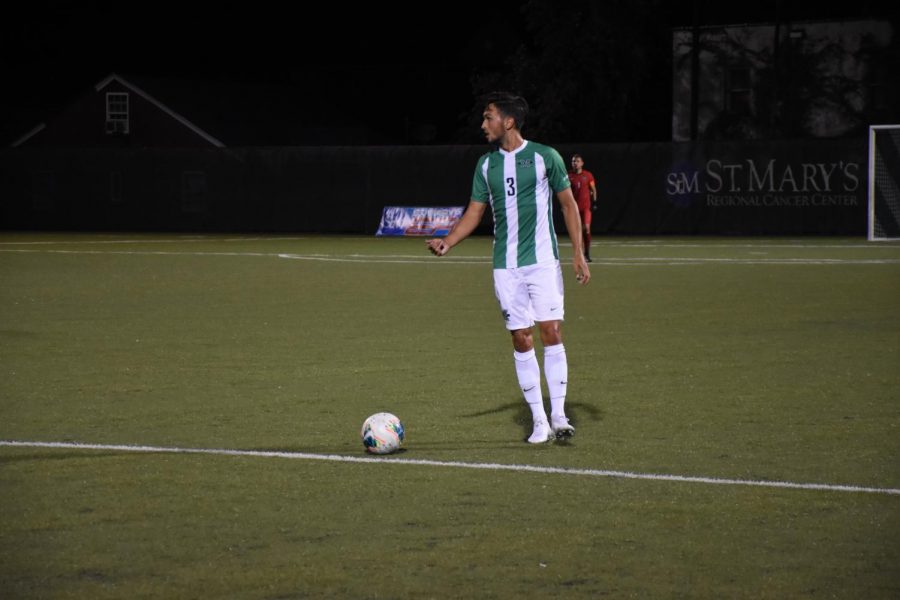 Carlos Diaz- Salcedo surveying the field before passing the ball. 