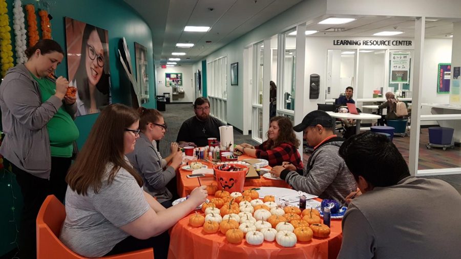 Members of the Marshall community decorate pumpkins during a pumpkin decorating event Oct. 8.