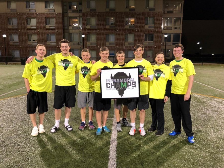 Marshall+Ultimate+Frisbee+Club+team+celebrated+Intramural+Champs.