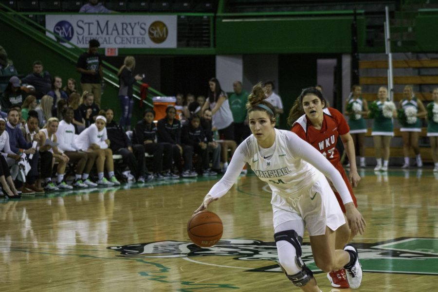 Sophomore+Lorelei+Roper+dribbled+the+ball+down+the+court+against+WKU.