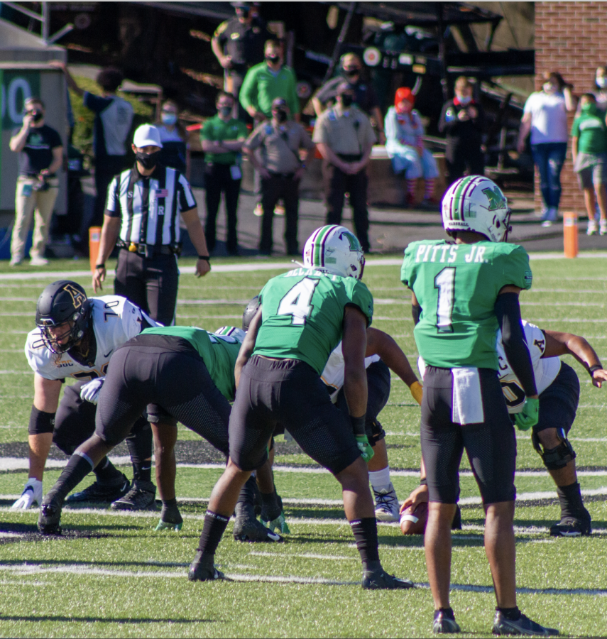 Tavante Beckett (4) prepares for a defensive play with Derrek Pitts Jr (1).