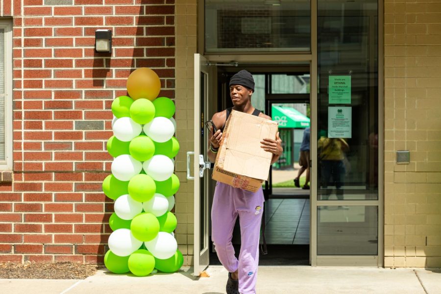 First-year students kicked off Marshall's week of welcome by moving into residence halls on Monday and Tuesday. This week, freshman students will attend convocation, build bison and attend their first UNI-100 classes as they prepare for the fall semester to begin next week.