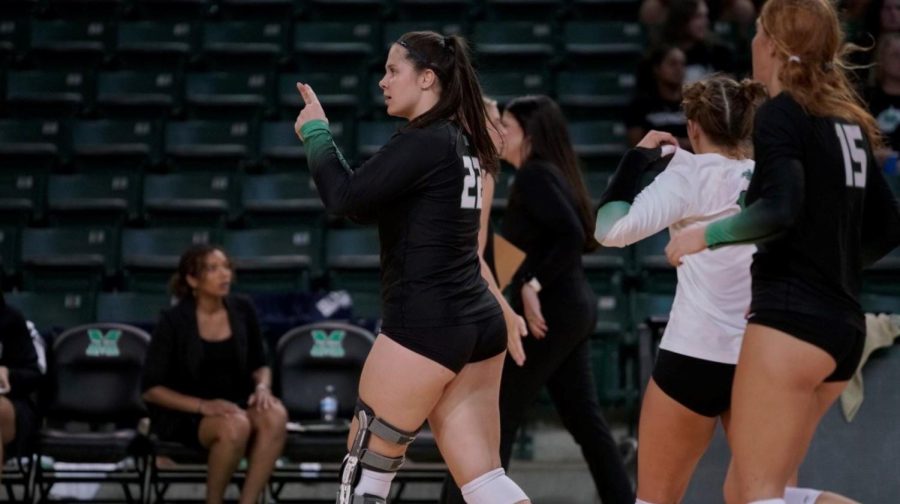 Women’s Volleyball Takes One, Drops Two in Invitational