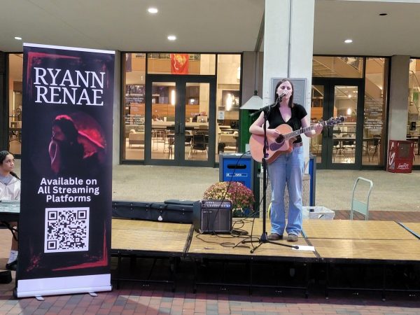 Singer Ryann Renae Performs at Tunes Tuesday Live Event