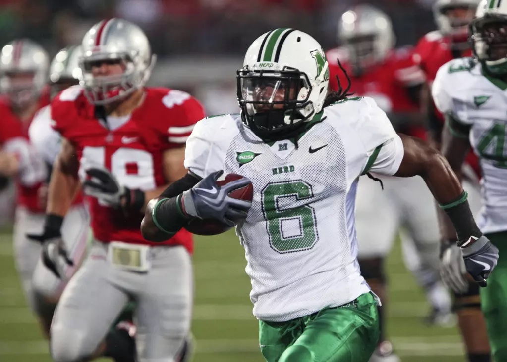 Marshall's Ahmed Shakoor (6) outruns Ohio State's Dan Bain to score a touchdown after Marshall blocked a field goal attempt during the first quarter of an NCAA college football game Thursday, Sept. 2, 2010, in Columbus, Ohio. (AP Photo/Terry Gilliam)