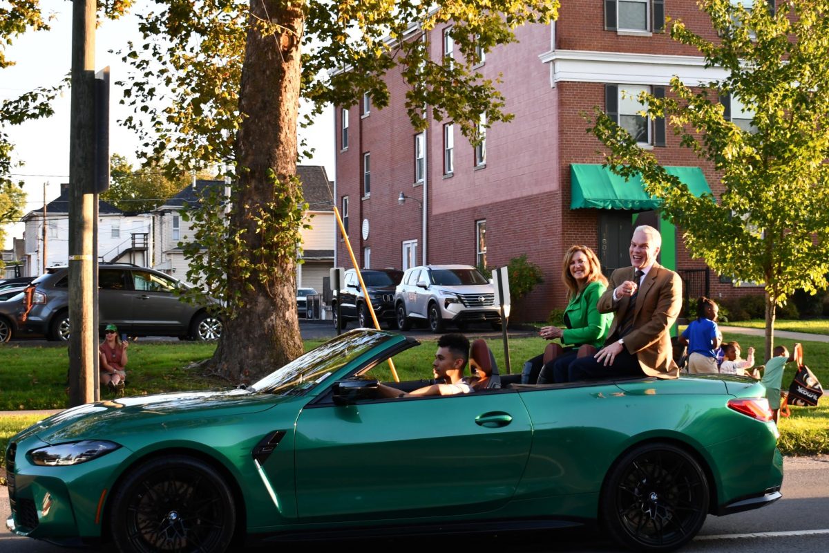 Huntington shows out for Homecoming Parade