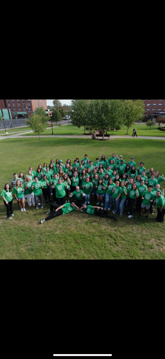 Cohort three of Marshall for All poses with President Smith during Week of Welcome. (Courtesy of Audrey Dotson)